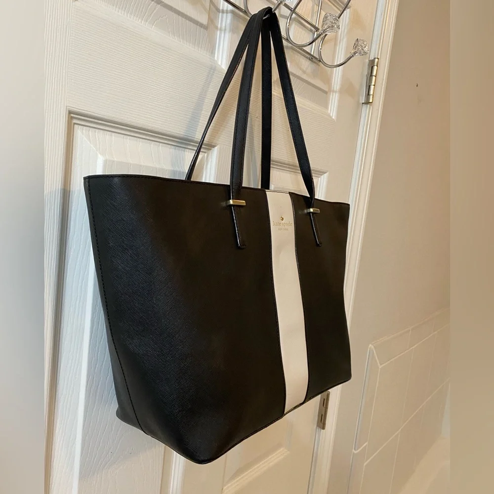 Kate Spade large two tone tote bag excellent condition 19 by 13 inches. Clean - Picture 2 of 8